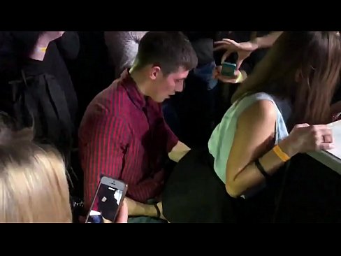 ❤️ Skutočný sex v ruskom nočnom klube. 18-ročné ruské dievča v análnom otvore a vagíne jebané v nočnom klube Šukanie na porno sk.pornpics-de.ru ❌❤